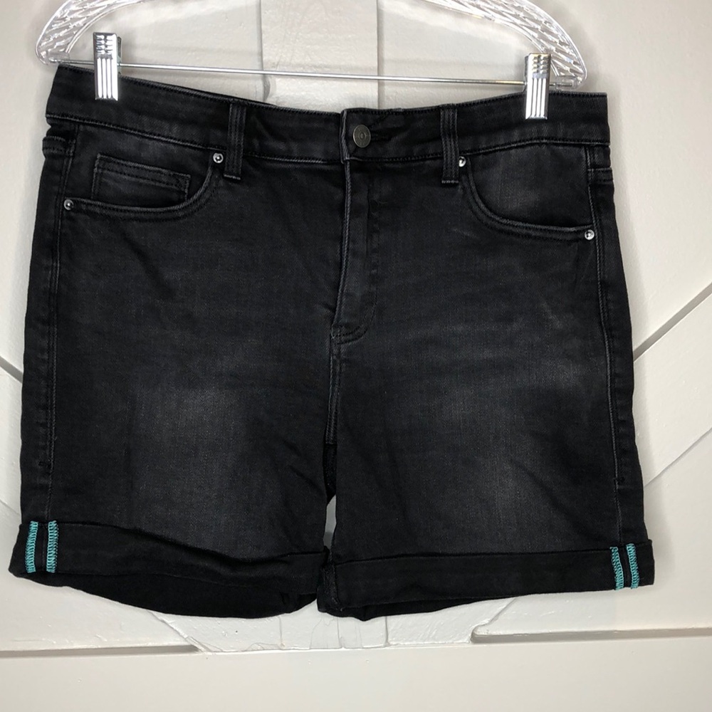 Lularoe Stylish Black Denim Women's Shorts Relaxed Fit Cuffed Hem Tummy Panel